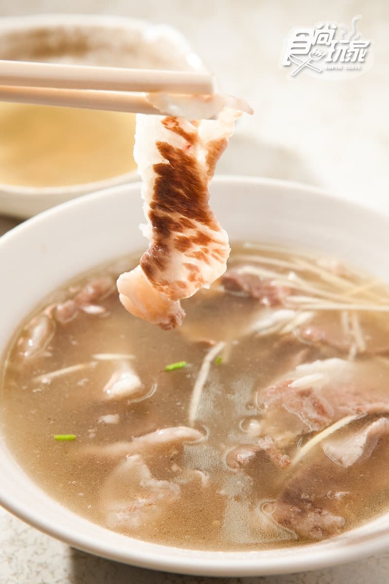 台南人的口袋美食(3)!安平區7家吃貨指定:獨門紅麴牛肉羹、飯店級當歸鴨麵線、日賣百斤蚵捲 台南人的口袋美食(3)!安平區7家吃貨指定:獨門紅麴牛肉羹、飯店級當歸鴨麵線、日賣百斤蚵捲