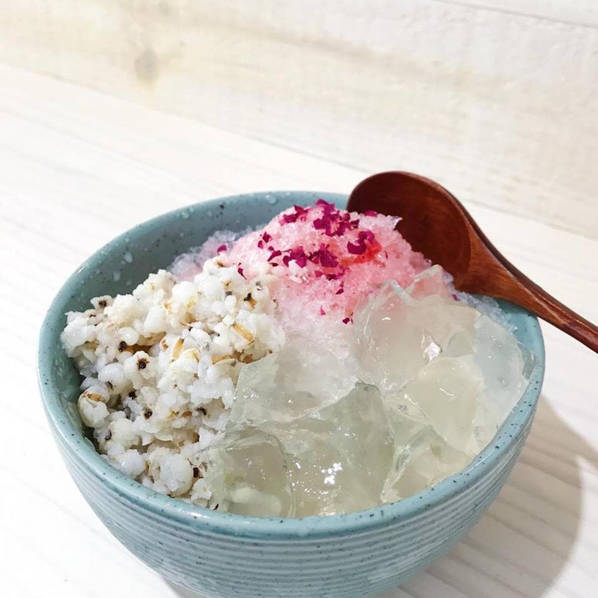【新開店】文青風爆料冰品+1!最夯「玫瑰奶茶冰」擊敗夏日高溫 【新開店】文青風爆料冰品+1!最夯「玫瑰奶茶冰」擊敗夏日高溫