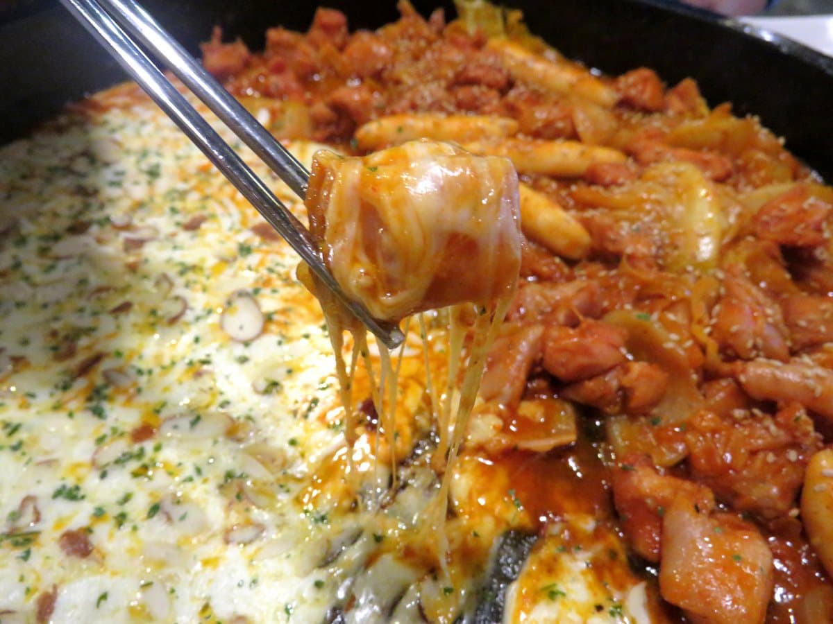 不要管體重了!韓國7家最夯餐廳:瀑布流起司辣炒雞排、麻藥飯捲、韓式炸醬麵 不要管體重了!韓國7家最夯餐廳:瀑布流起司辣炒雞排、麻藥飯捲、韓式炸醬麵