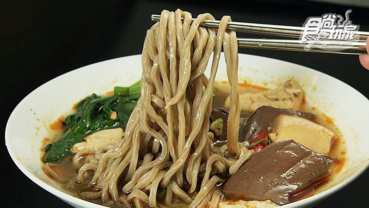 像是在文青咖啡店吃涼麵 咖哩混搭麻醬蕎麥涼麵hen有創意 像是在文青咖啡店吃涼麵 咖哩混搭麻醬蕎麥涼麵hen有創意