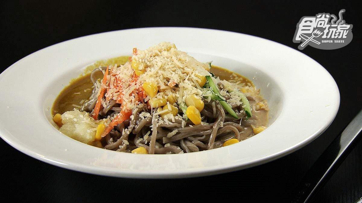 像是在文青咖啡店吃涼麵 咖哩混搭麻醬蕎麥涼麵hen有創意 像是在文青咖啡店吃涼麵 咖哩混搭麻醬蕎麥涼麵hen有創意