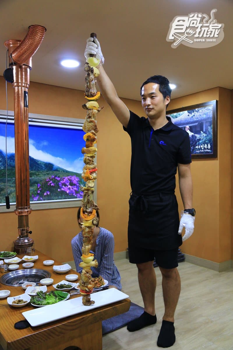 光看就飽了!濟洲島4間「超狂」餐廳,必吃山型海鮮鍋、100公分烤肉串、巨無霸白帶魚 光看就飽了!濟洲島4間「超狂」餐廳,必吃山型海鮮鍋、100公分烤肉串、巨無霸白帶魚