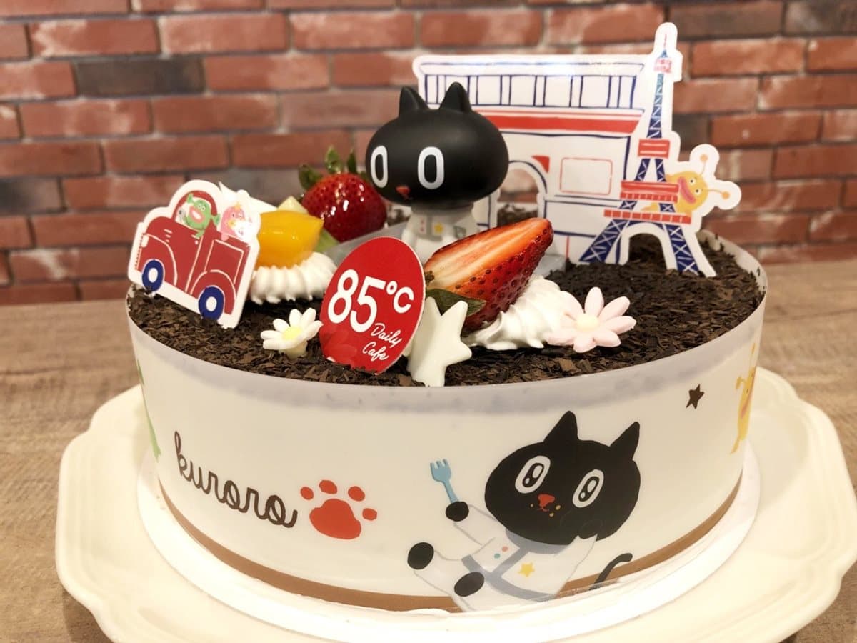 這隻貓我可以!85˚C聯名Kuroro推公仔蛋糕,還可一次收集4款超萌收納包 這隻貓我可以!85˚C聯名Kuroro推公仔蛋糕,還可一次收集4款超萌收納包