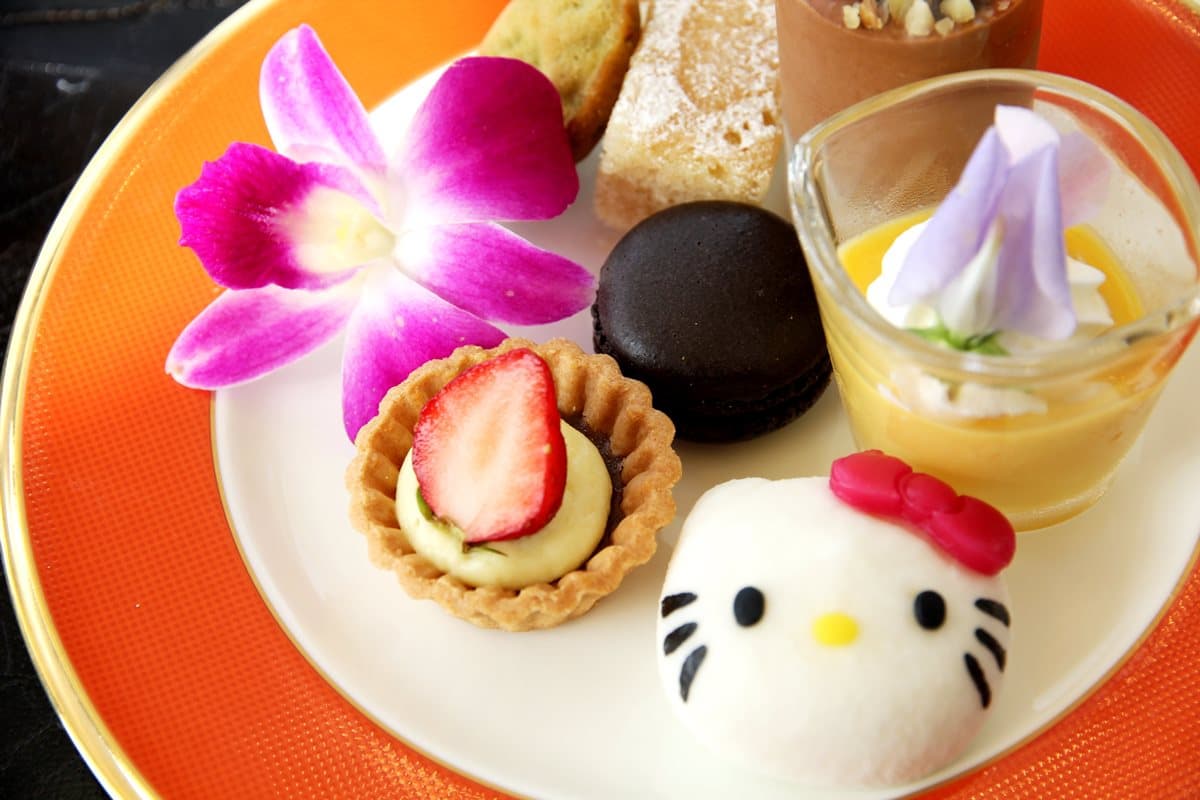 【新開店】HELLO KITTY迷最新朝聖地!11公尺巨型貓頭、凱蒂貓賓士車 拍起來超夢幻 【新開店】HELLO KITTY迷最新朝聖地!11公尺巨型貓頭、凱蒂貓賓士車 拍起來超夢幻