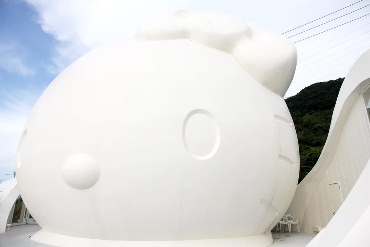 【新開店】HELLO KITTY迷最新朝聖地!11公尺巨型貓頭、凱蒂貓賓士車 拍起來超夢幻 【新開店】HELLO KITTY迷最新朝聖地!11公尺巨型貓頭、凱蒂貓賓士車 拍起來超夢幻