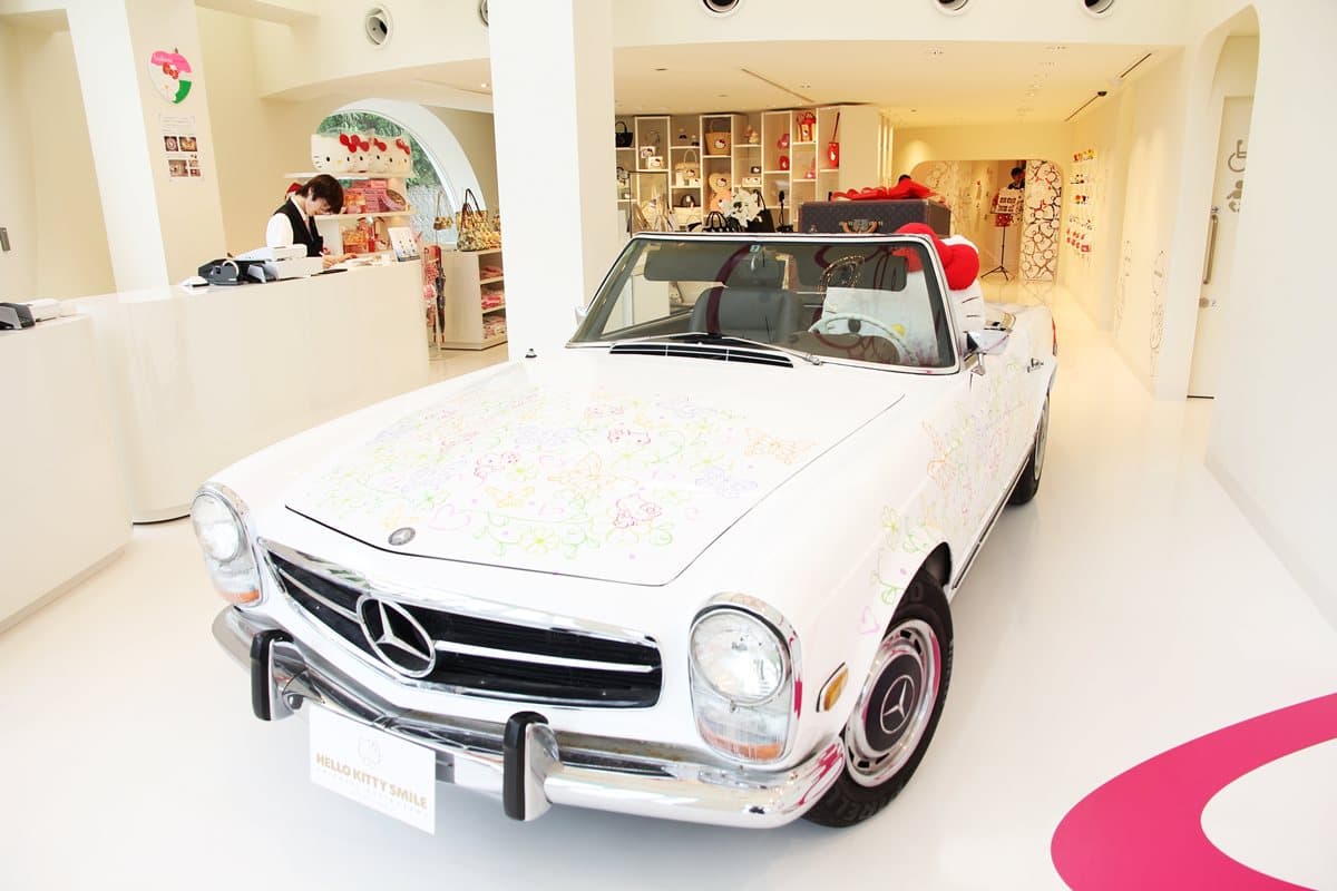 【新開店】HELLO KITTY迷最新朝聖地!11公尺巨型貓頭、凱蒂貓賓士車 拍起來超夢幻 【新開店】HELLO KITTY迷最新朝聖地!11公尺巨型貓頭、凱蒂貓賓士車 拍起來超夢幻