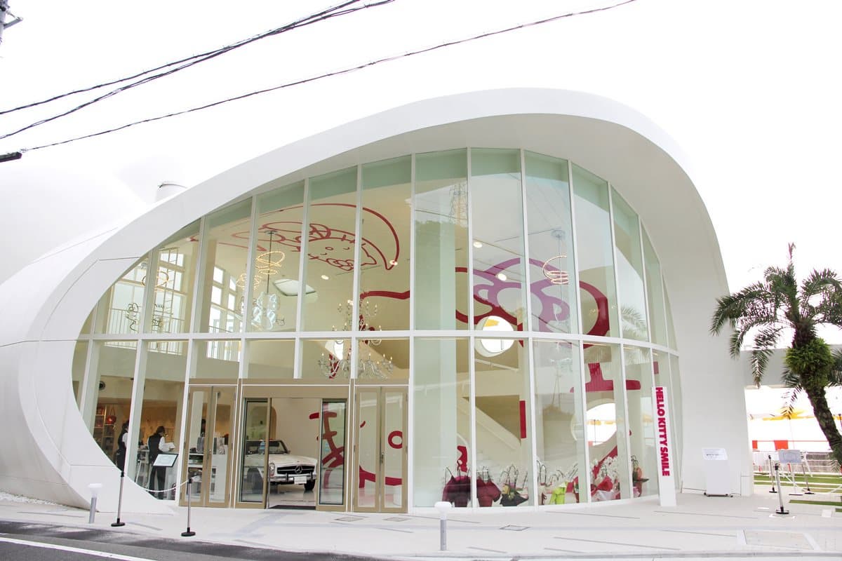 【新開店】HELLO KITTY迷最新朝聖地!11公尺巨型貓頭、凱蒂貓賓士車 拍起來超夢幻 【新開店】HELLO KITTY迷最新朝聖地!11公尺巨型貓頭、凱蒂貓賓士車 拍起來超夢幻