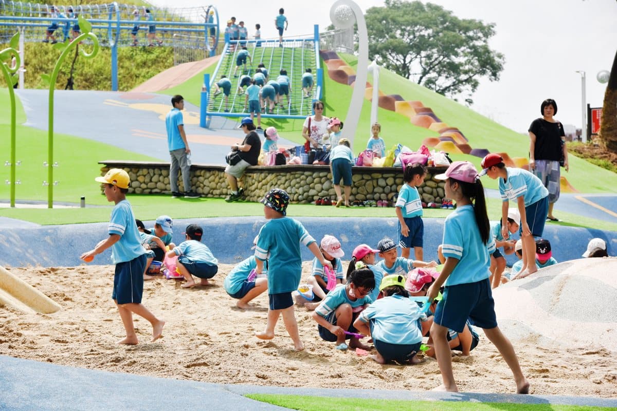 新北市又多一座「新公園」!超大滑草坡道、20公尺彩繪溜滑梯、野外滑索道~玩瘋了 新北市又多一座「新公園」!超大滑草坡道、20公尺彩繪溜滑梯、野外滑索道~玩瘋了