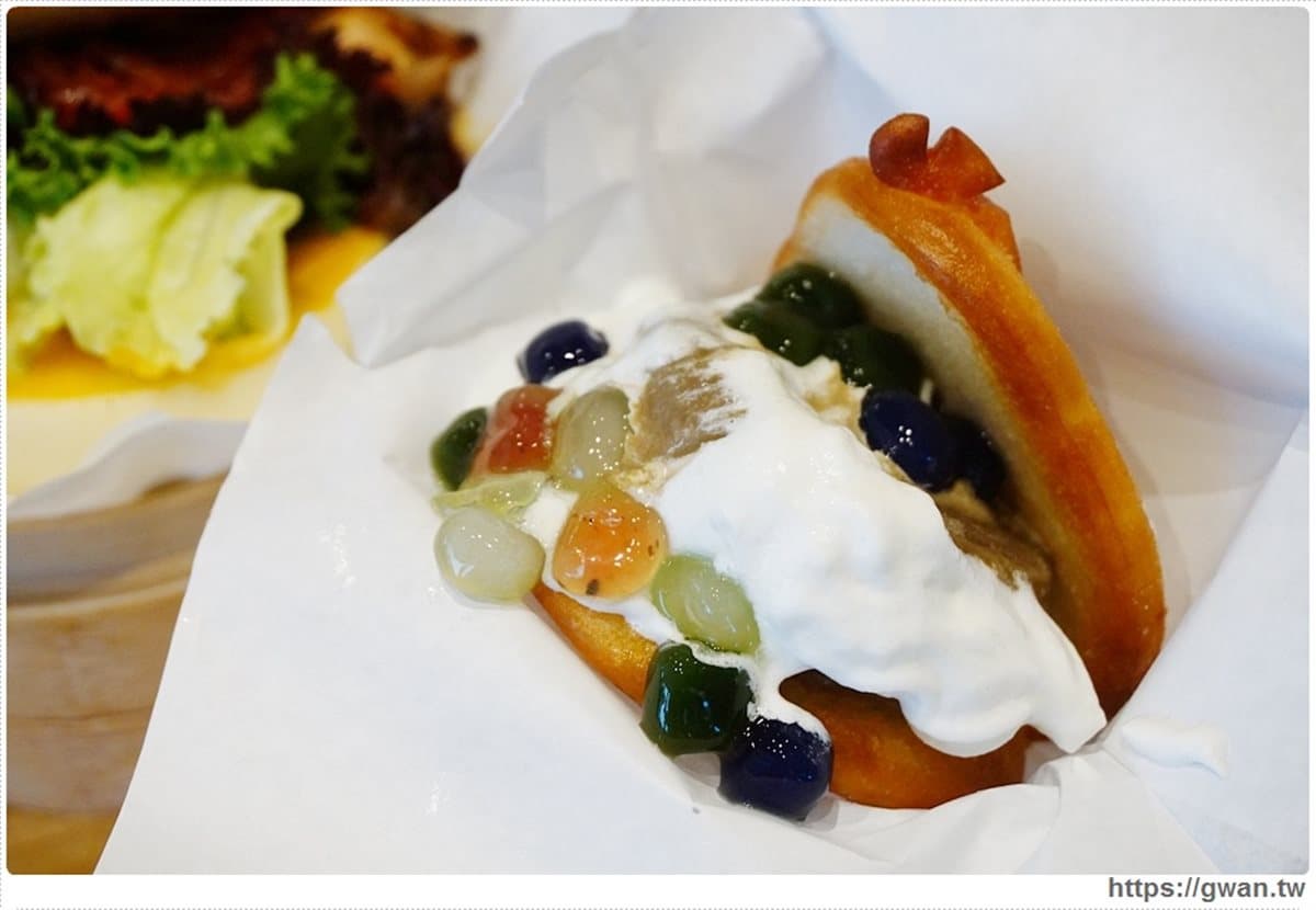 【新開店】繼光香香雞開餐廳了!「雞排披薩」+「珍珠奶茶冰心刈包」大玩趣味梗 【新開店】繼光香香雞開餐廳了!「雞排披薩」+「珍珠奶茶冰心刈包」大玩趣味梗
