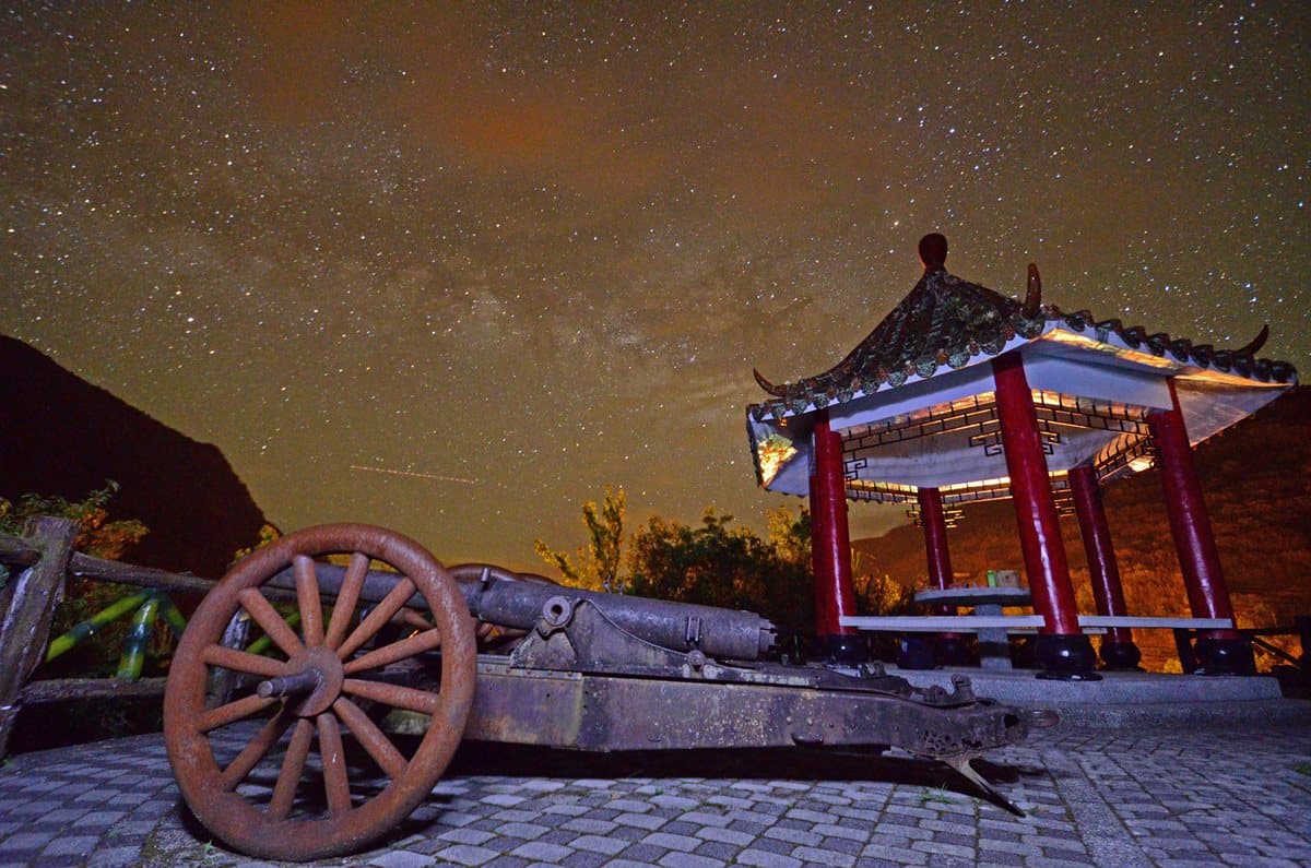 泡湯賞美景!3個野溪溫泉祕境+順遊:全台唯一溫泉瀑布、潑墨山水岩壁 泡湯賞美景!3個野溪溫泉祕境+順遊:全台唯一溫泉瀑布、潑墨山水岩壁