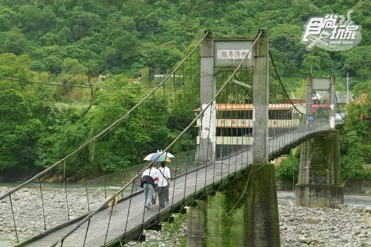 新竹「溯溪祕境」不會游泳也能玩:瀑布灌頂、人力接龍漂漂河、3公尺跳台跳水 新竹「溯溪祕境」不會游泳也能玩:瀑布灌頂、人力接龍漂漂河、3公尺跳台跳水