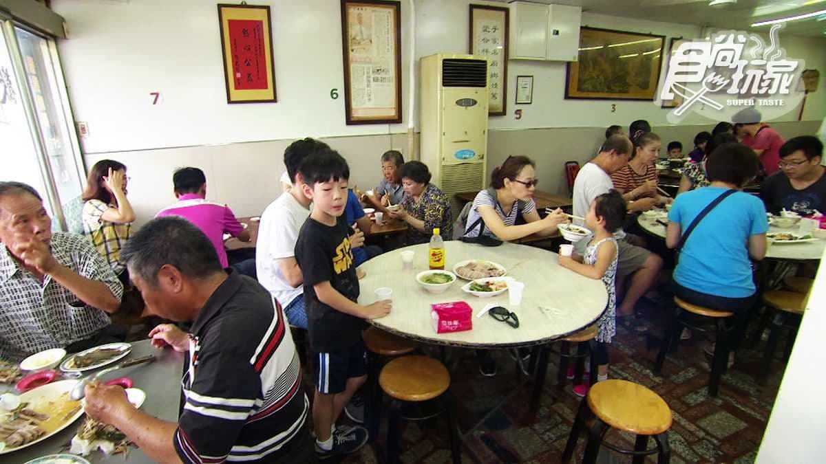 人氣百元鵝肉餐廳 涼拌豬肝、油雞桶飯、海水吳郭魚 就點滿一桌吧! 人氣百元鵝肉餐廳 涼拌豬肝、油雞桶飯、海水吳郭魚 就點滿一桌吧!