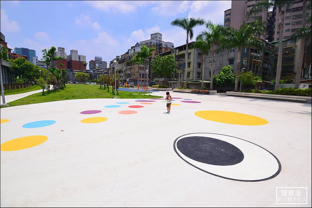 在公園衝浪!超酷海洋風主題 巨大「波浪攀爬網」吸睛 在公園衝浪!超酷海洋風主題 巨大「波浪攀爬網」吸睛