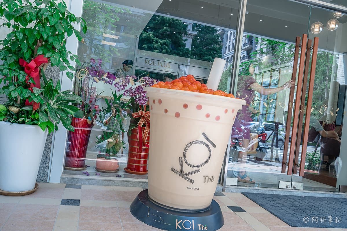 【新開店】巨大珍奶拍照沒!50嵐旗艦概念店 時尚酒吧風成IG景點 【新開店】巨大珍奶拍照沒!50嵐旗艦概念店 時尚酒吧風成IG景點