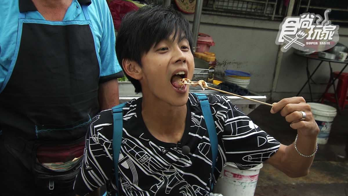 檳城必吃串串小火鍋「樂樂」 40種食材配8種醬料超威的 檳城必吃串串小火鍋「樂樂」 40種食材配8種醬料超威的