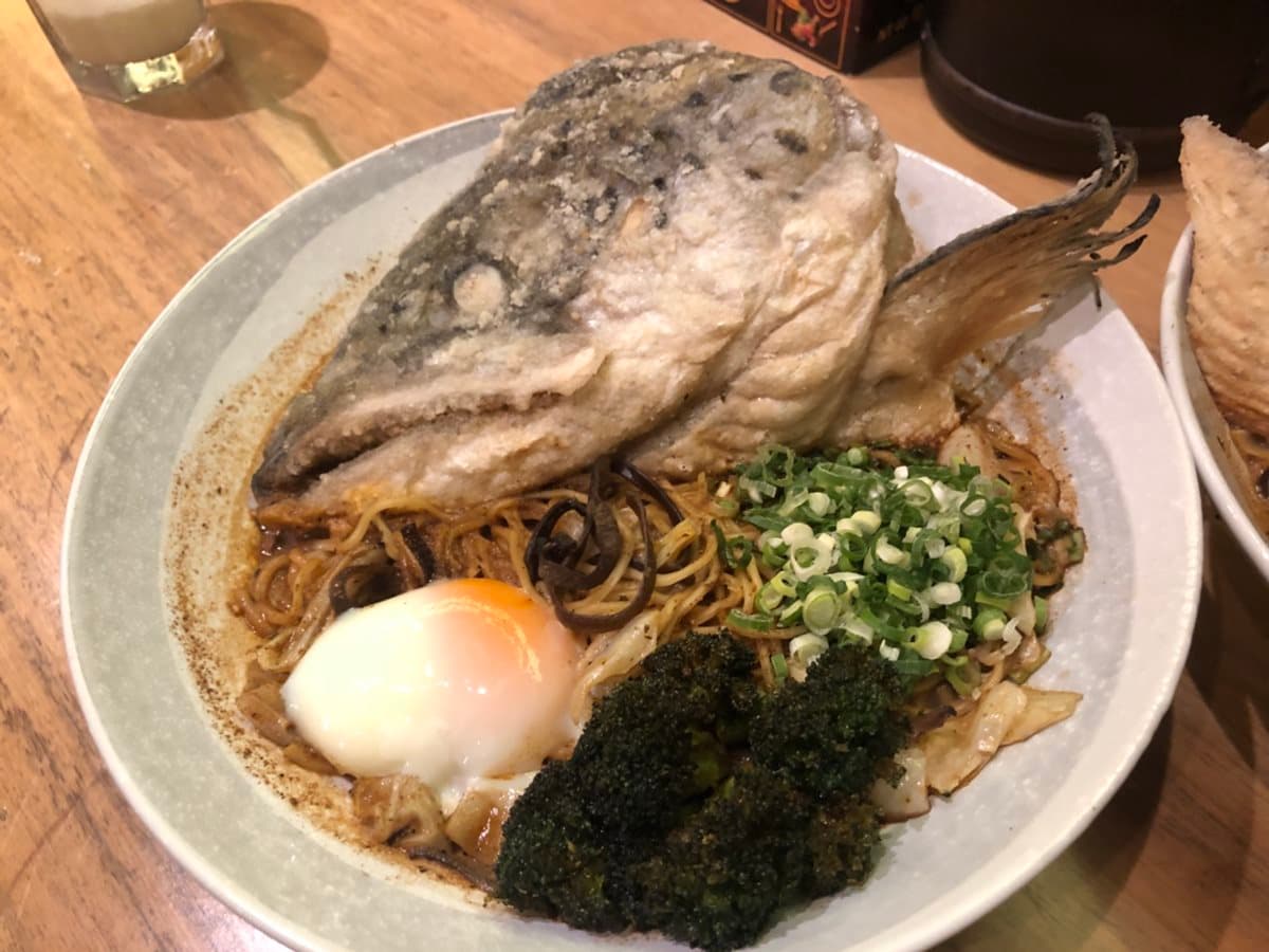 每天限量5份!超浮誇「霸氣鮭魚頭拉麵」,挑戰吃貨們極限! 每天限量5份!超浮誇「霸氣鮭魚頭拉麵」,挑戰吃貨們極限!