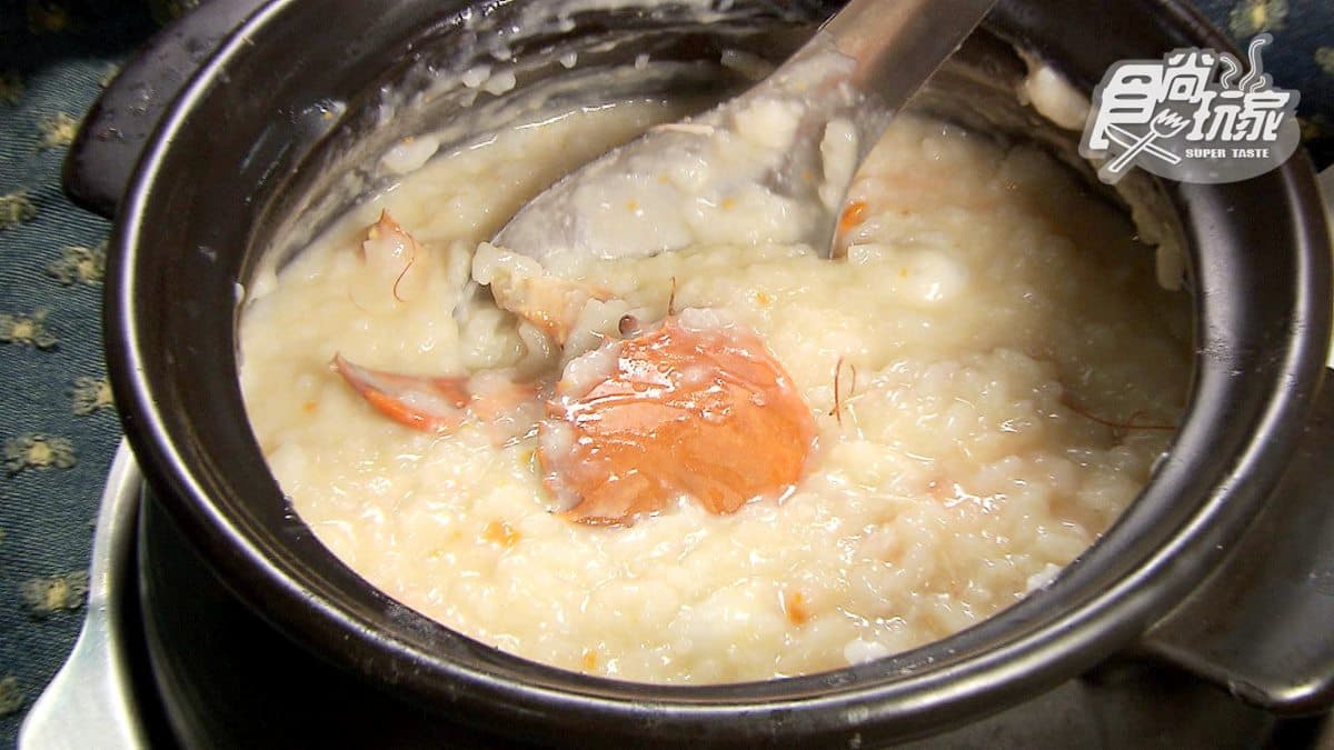 逼死人了!料多實在「蟹膏砂鍋粥」味道超鮮 內行加點煎豬肝、腸中腸