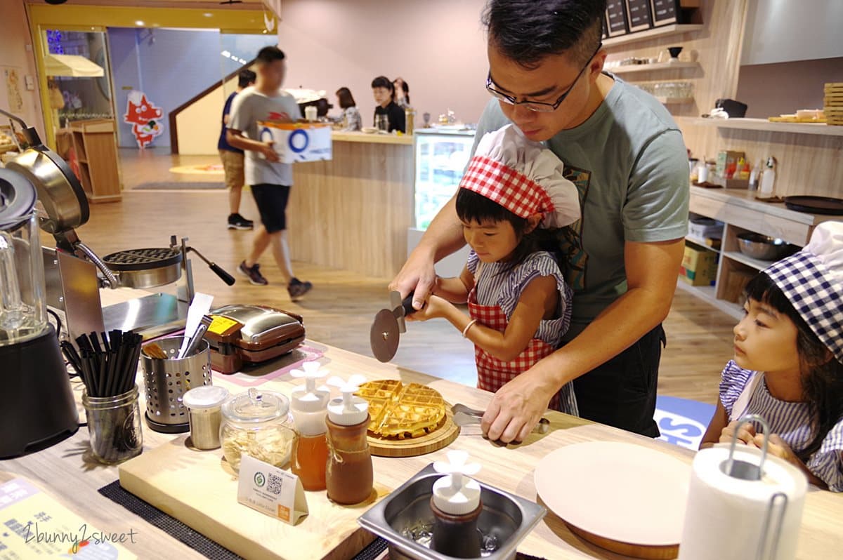 萌萌小食神體驗!台中超美「體驗式親子餐廳」 迷你中島做披薩、鬆餅 萌萌小食神體驗!台中超美「體驗式親子餐廳」 迷你中島做披薩、鬆餅