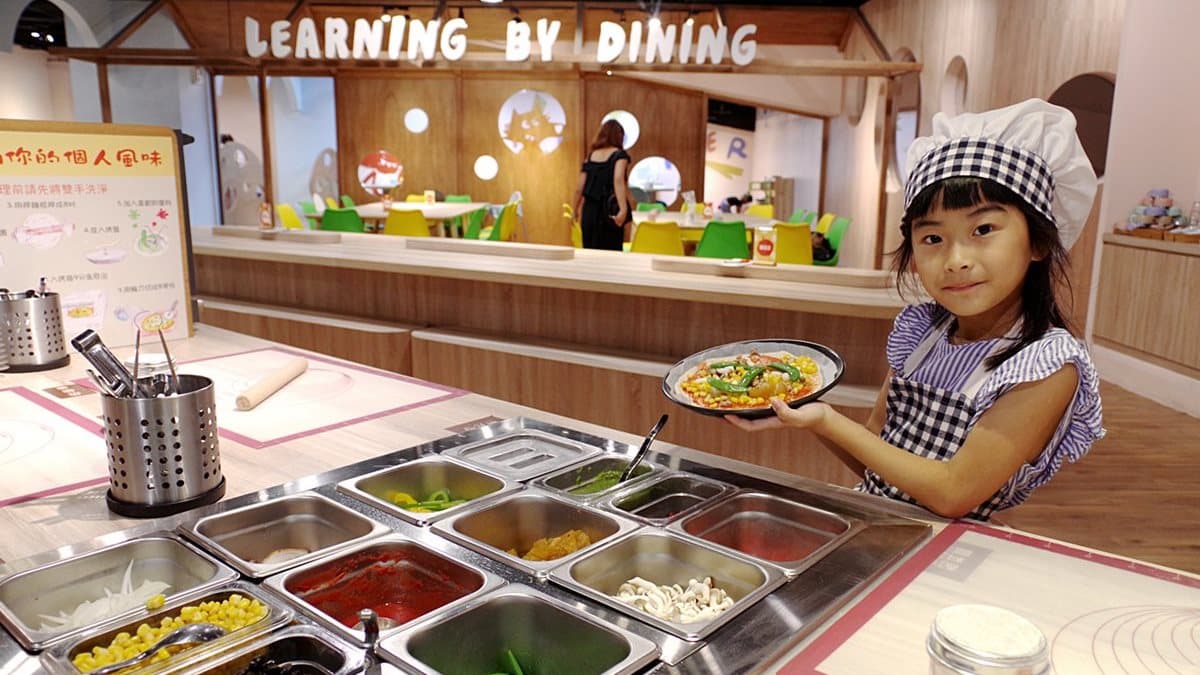 萌萌小食神體驗!台中超美「體驗式親子餐廳」 迷你中島做披薩、鬆餅 萌萌小食神體驗!台中超美「體驗式親子餐廳」 迷你中島做披薩、鬆餅