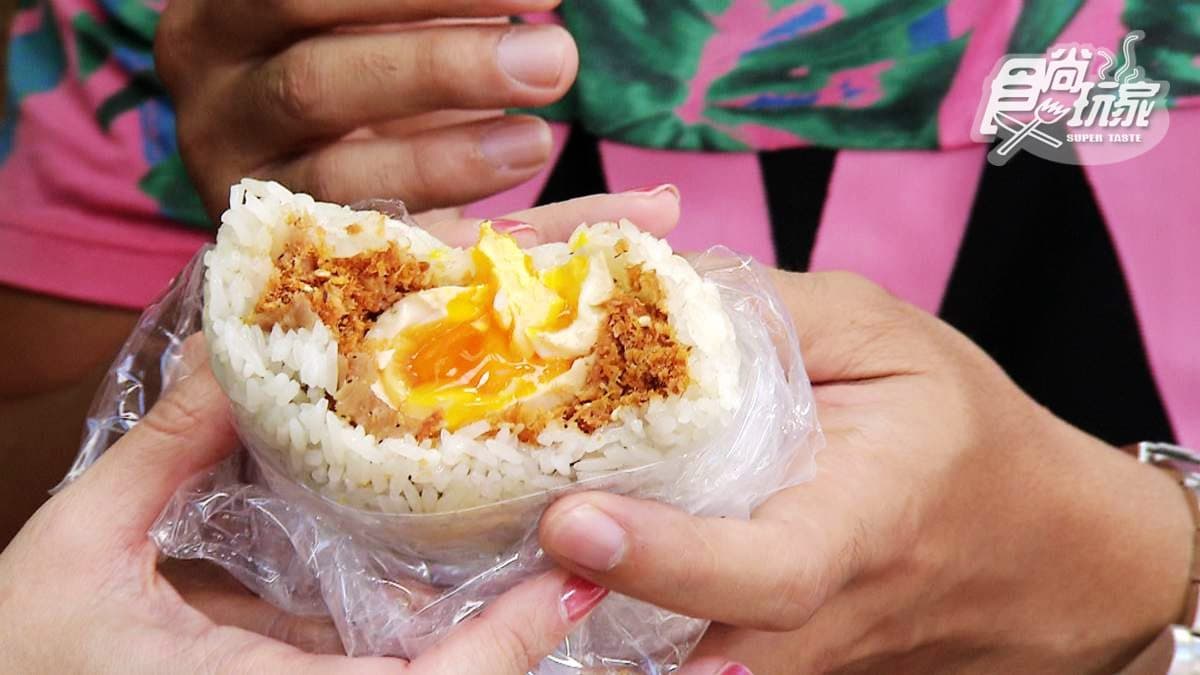 飯糰裡竟包溏心蛋?「炸蛋飯糰」「手工蛋餅」每天都要排隊太誇張 飯糰裡竟包溏心蛋?「炸蛋飯糰」「手工蛋餅」每天都要排隊太誇張