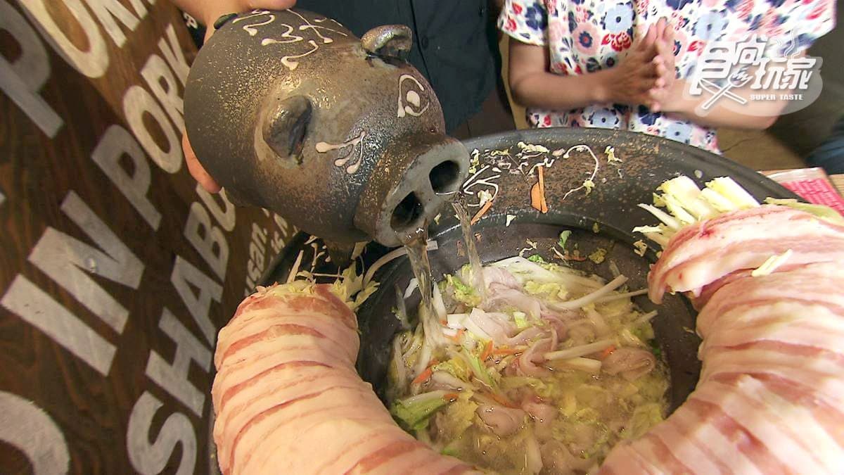 輪胎圈豬肉火鍋三吃 「神祕第三吃」讓莎莎、巴鈺吃到不想回台灣 輪胎圈豬肉火鍋三吃 「神祕第三吃」讓莎莎、巴鈺吃到不想回台灣