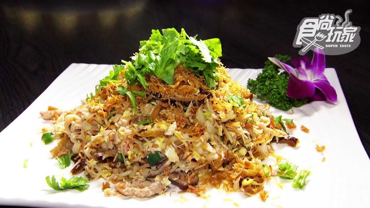 在KTV包廂吃合菜!邊唱歌還要邊夾生魚片、剁椒魚頭 真的好HIGH 在KTV包廂吃合菜!邊唱歌還要邊夾生魚片、剁椒魚頭 真的好HIGH