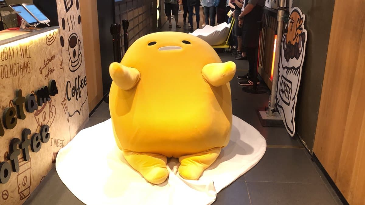 【新開店】蛋黃哥開咖啡廳超有哽!蛋黃飄浮拿鐵、紅豆麻糬人型燒、還幫你送外帶杯給愛人 【新開店】蛋黃哥開咖啡廳超有哽!蛋黃飄浮拿鐵、紅豆麻糬人型燒、還幫你送外帶杯給愛人