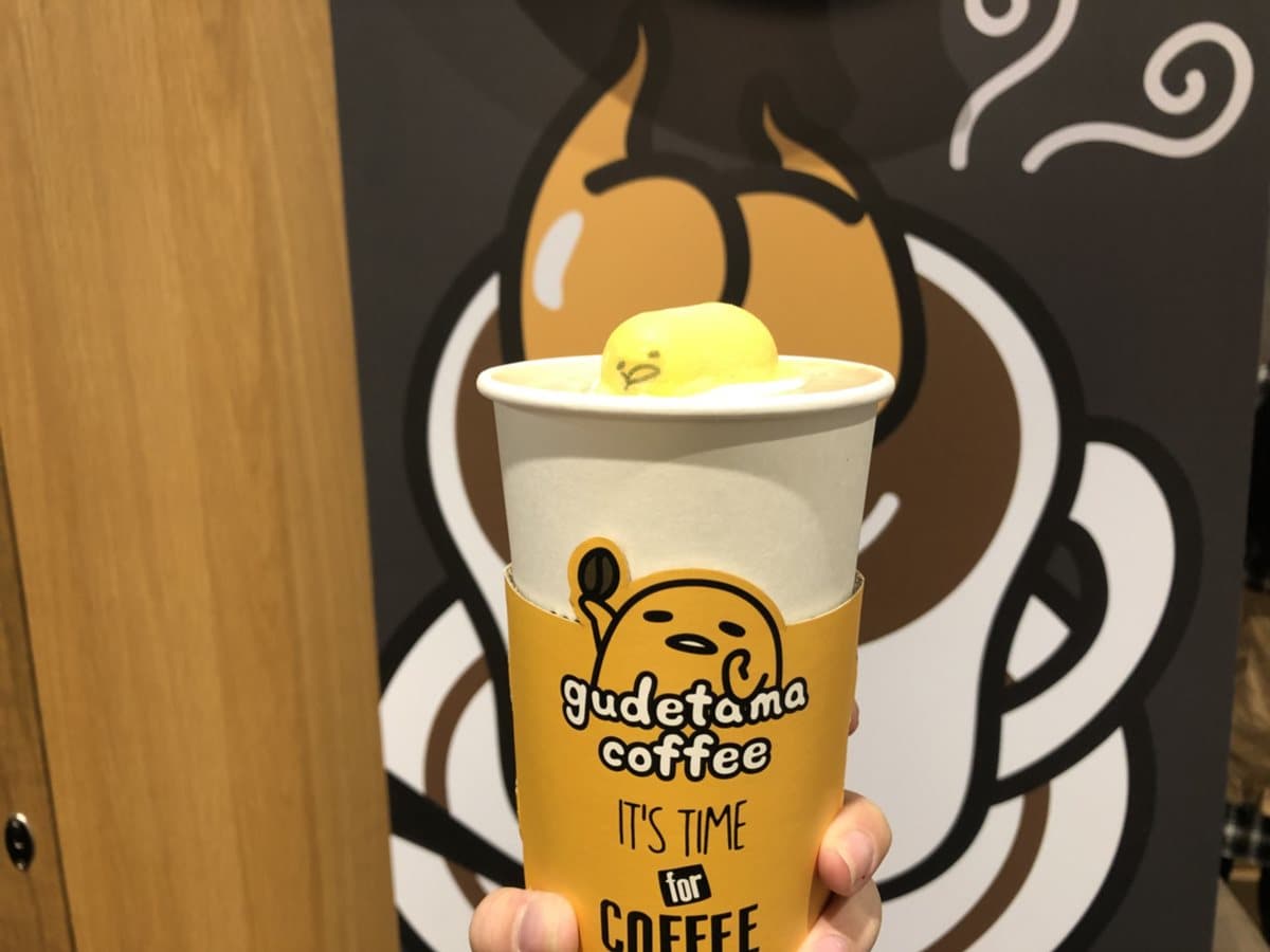 【新開店】蛋黃哥開咖啡廳超有哽!蛋黃飄浮拿鐵、紅豆麻糬人型燒、還幫你送外帶杯給愛人 【新開店】蛋黃哥開咖啡廳超有哽!蛋黃飄浮拿鐵、紅豆麻糬人型燒、還幫你送外帶杯給愛人