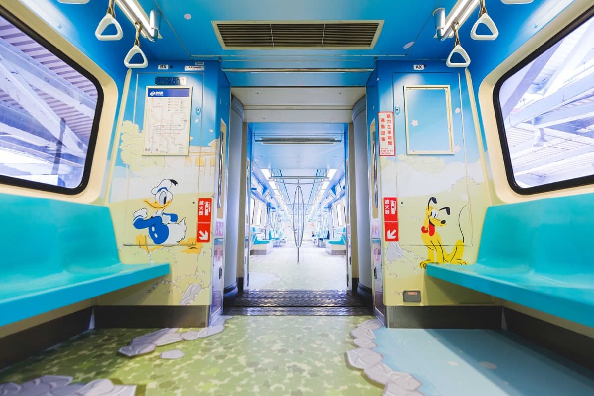 美翻了啦!全台第一輛「米奇彩繪列車」在這條捷運啟航!7大背景必拍啊 美翻了啦!全台第一輛「米奇彩繪列車」在這條捷運啟航!7大背景必拍啊