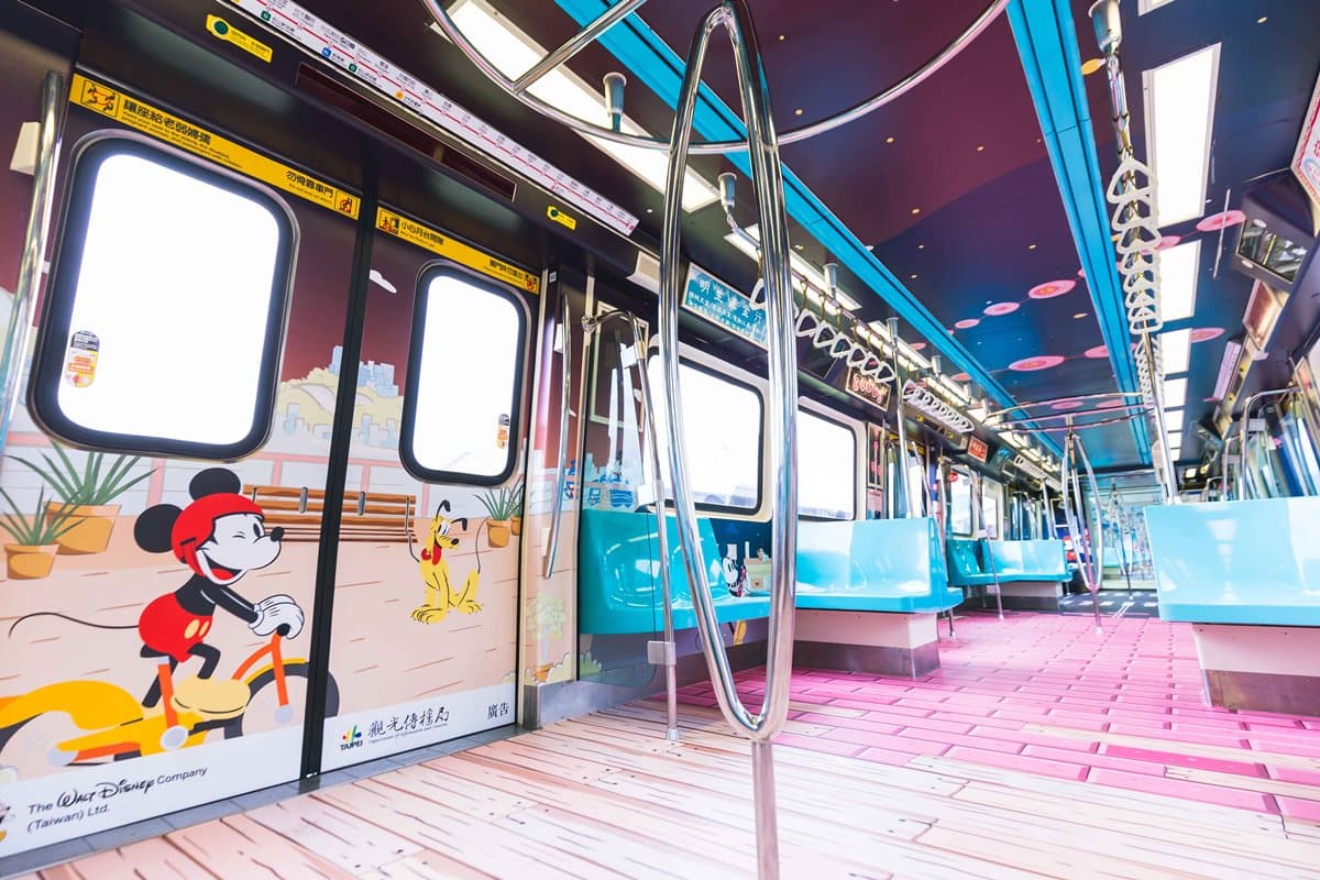 美翻了啦!全台第一輛「米奇彩繪列車」在這條捷運啟航!7大背景必拍啊 美翻了啦!全台第一輛「米奇彩繪列車」在這條捷運啟航!7大背景必拍啊