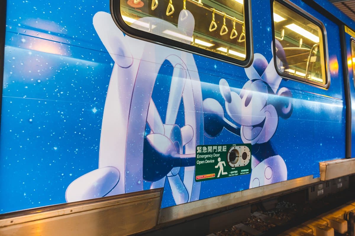 美翻了啦!全台第一輛「米奇彩繪列車」在這條捷運啟航!7大背景必拍啊 美翻了啦!全台第一輛「米奇彩繪列車」在這條捷運啟航!7大背景必拍啊