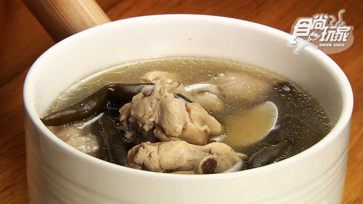 每碗都有一隻雞腿的雞湯「個人鍋」! 人氣主推「剝皮辣椒蒜頭雞」