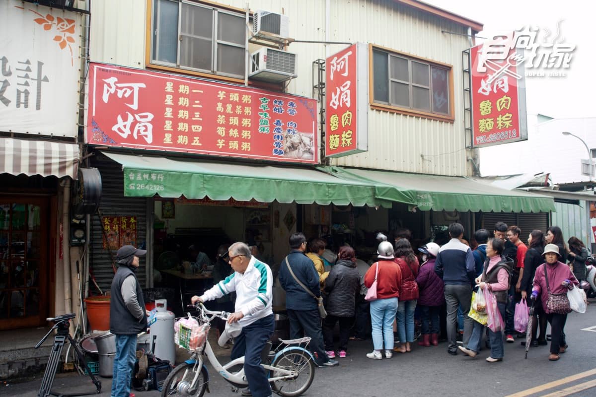 台南在地人也排隊的古早味早午餐!只賣鹹粥、滷麵、肉粽 台南在地人也排隊的古早味早午餐!只賣鹹粥、滷麵、肉粽