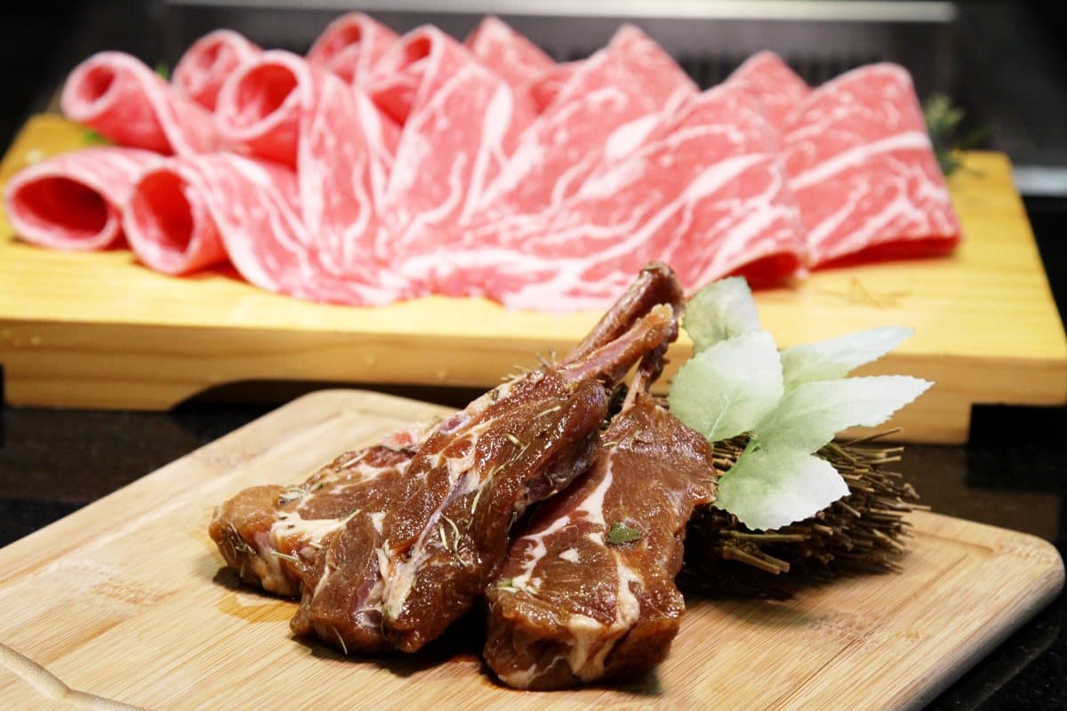 【食尚獨家】霸氣「帝王蟹痛風鍋」板前烤台開吃!生魚片船、手掌大生蠔好驚人 →官網留言送餐券免費吃 【食尚獨家】霸氣「帝王蟹痛風鍋」板前烤台開吃!生魚片船、手掌大生蠔好驚人 →官網留言送餐券免費吃