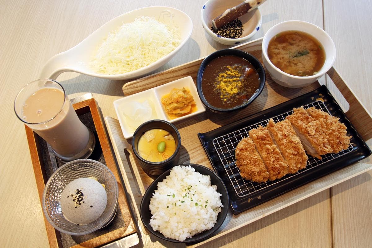豬排控報到!品田新店型姓「朱」屬「豬」第二份豬排半價,限時再送100元折價! 豬排控報到!品田新店型姓「朱」屬「豬」第二份豬排半價,限時再送100元折價!