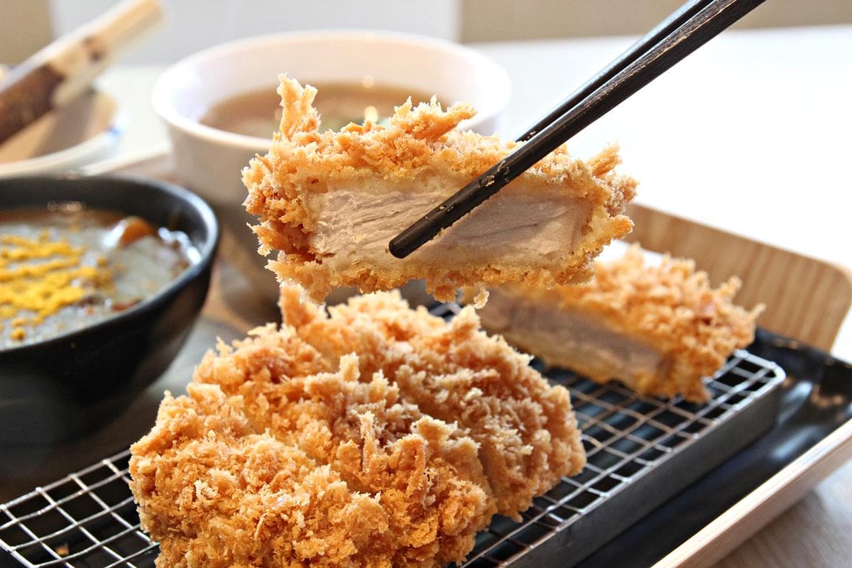 豬排控報到!品田新店型姓「朱」屬「豬」第二份豬排半價,限時再送100元折價! 豬排控報到!品田新店型姓「朱」屬「豬」第二份豬排半價,限時再送100元折價!