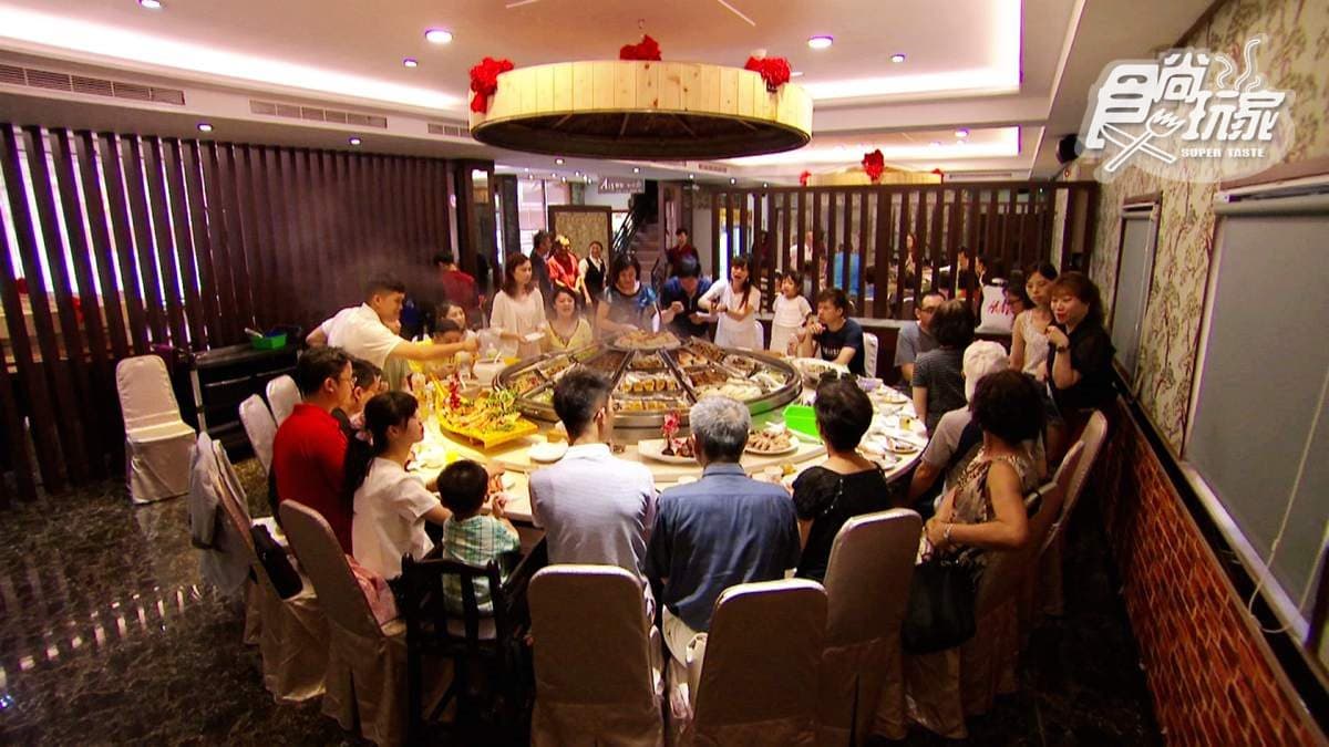 全台最霸氣!巨無霸蒸籠擺滿30道菜 餵飽三代同堂20人沒問題 全台最霸氣!巨無霸蒸籠擺滿30道菜 餵飽三代同堂20人沒問題