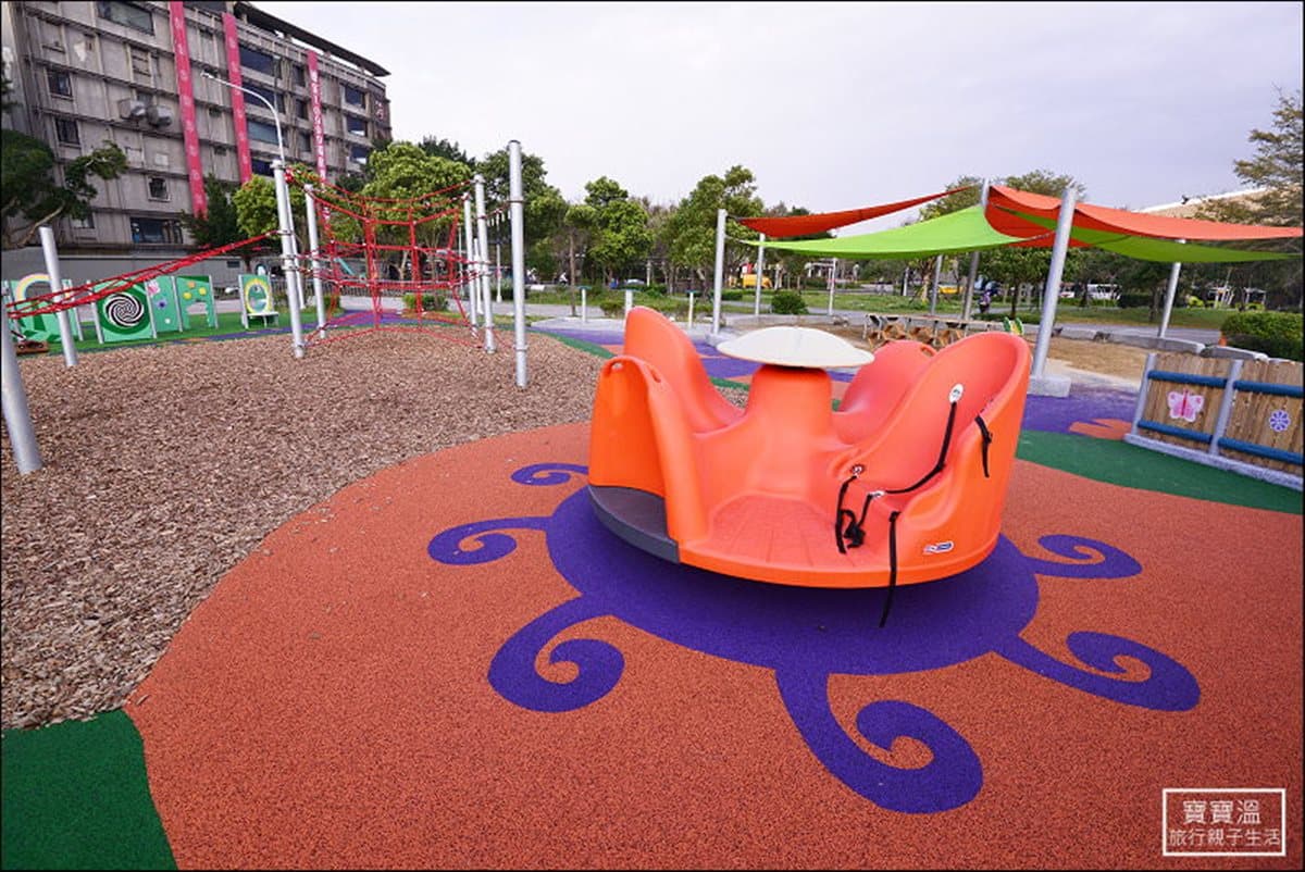藏在「捷運旁」!台北最強2千坪親子公園!必玩毛毛蟲遊戲牆、草地溜滑梯、轉轉椅 藏在「捷運旁」!台北最強2千坪親子公園!必玩毛毛蟲遊戲牆、草地溜滑梯、轉轉椅