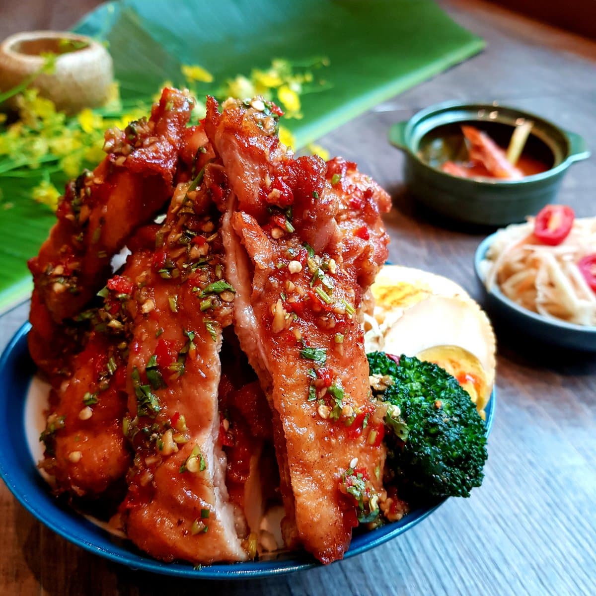 揪好友一起吃!泰式料理品牌開幕,推「巨無霸椒麻雞飯」買一送一! 揪好友一起吃!泰式料理品牌開幕,推「巨無霸椒麻雞飯」買一送一!