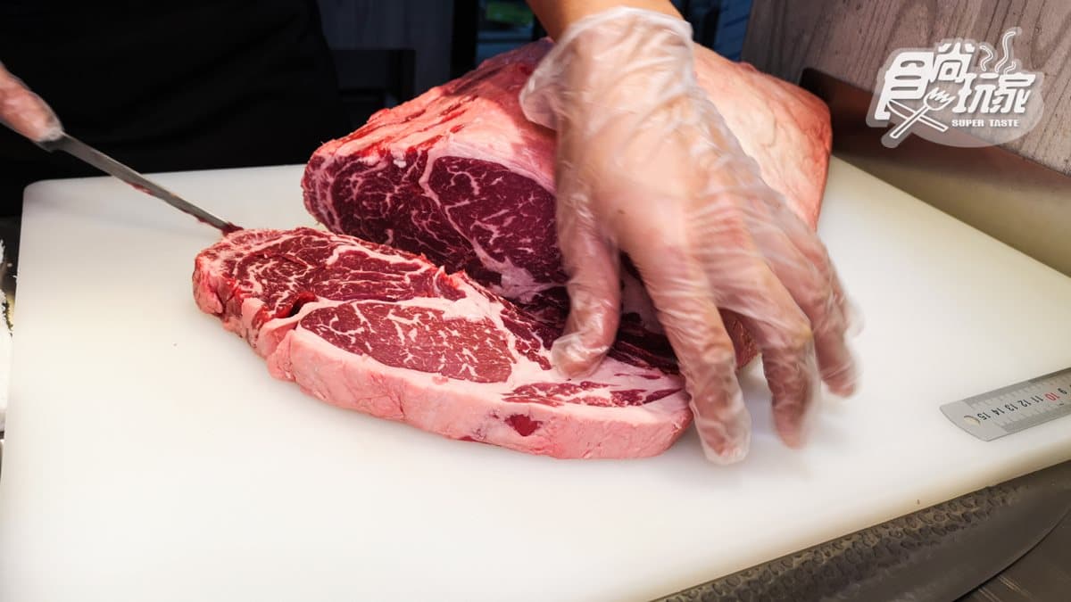 【新開店】鮮切像逛肉舖!279元吃美國PRIME沙朗牛 全台首家「立吞牛排館」成話題 【新開店】鮮切像逛肉舖!279元吃美國PRIME沙朗牛 全台首家「立吞牛排館」成話題
