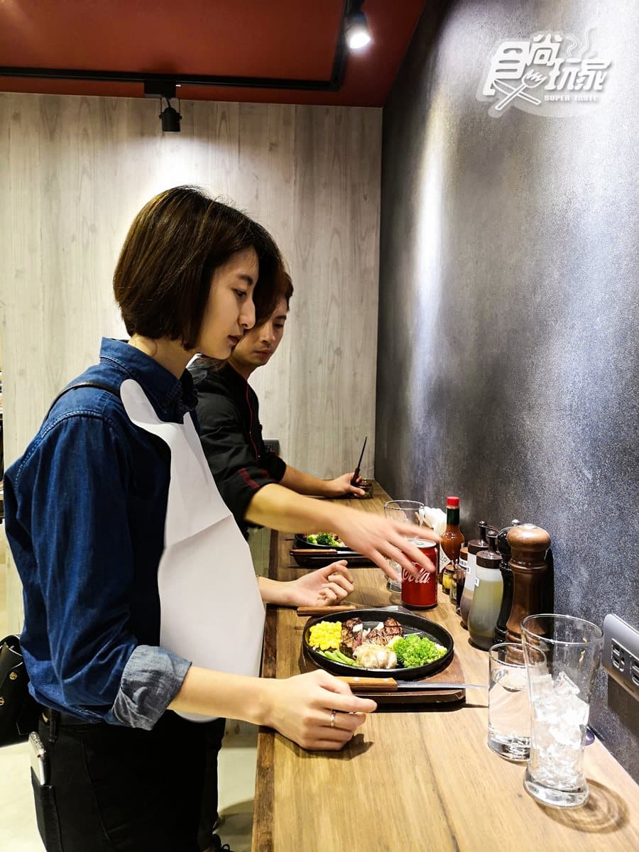 【新開店】鮮切像逛肉舖!279元吃美國PRIME沙朗牛 全台首家「立吞牛排館」成話題 【新開店】鮮切像逛肉舖!279元吃美國PRIME沙朗牛 全台首家「立吞牛排館」成話題