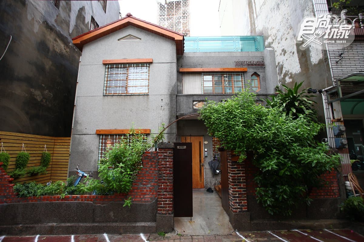 台南5家美拍老屋下午茶:千層蛋糕配夢幻花藝、百年木屋1秒到京都、天井屋頂魚兒優游 台南5家美拍老屋下午茶:千層蛋糕配夢幻花藝、百年木屋1秒到京都、天井屋頂魚兒優游