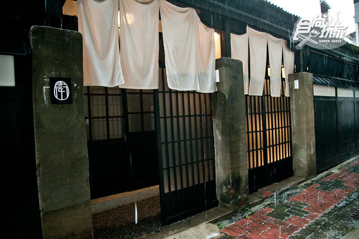 台南5家美拍老屋下午茶:千層蛋糕配夢幻花藝、百年木屋1秒到京都、天井屋頂魚兒優游 台南5家美拍老屋下午茶:千層蛋糕配夢幻花藝、百年木屋1秒到京都、天井屋頂魚兒優游