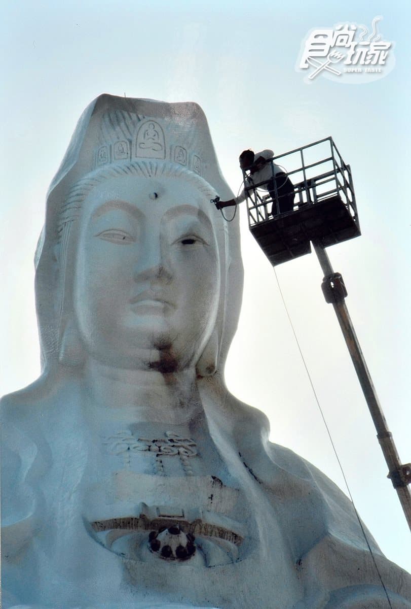 登上觀音大佛賞碼頭美景+順遊5亮點:蜂巢鬆餅、砲台古蹟、10元水煎包 登上觀音大佛賞碼頭美景+順遊5亮點:蜂巢鬆餅、砲台古蹟、10元水煎包