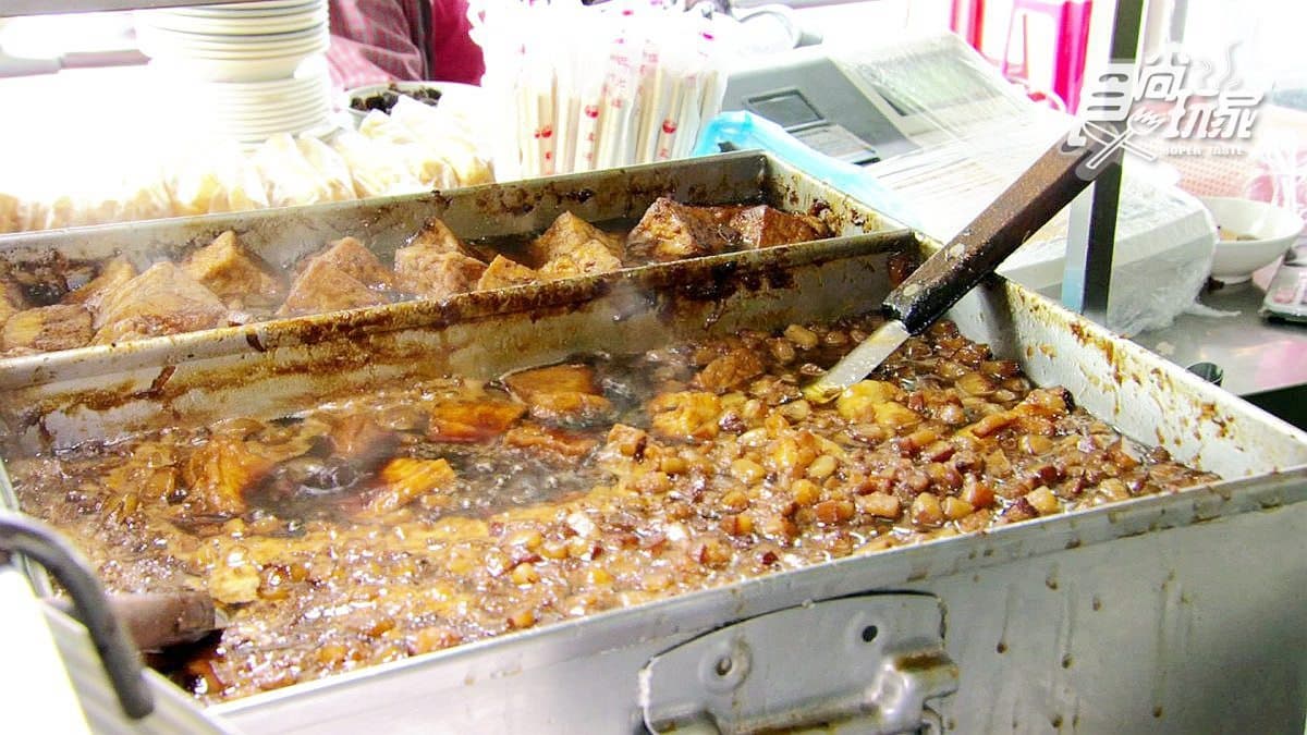 台南最豐盛「海陸早餐」!大家都吃「虱目魚湯+肉燥飯+油條」完美組合 台南最豐盛「海陸早餐」!大家都吃「虱目魚湯+肉燥飯+油條」完美組合