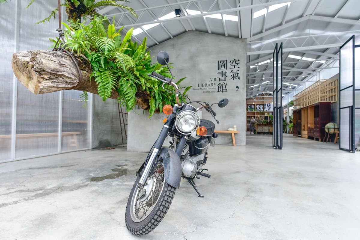 嘉義最新打卡餐廳!這間圖書館沒有書 館藏居然是「空氣」? 嘉義最新打卡餐廳!這間圖書館沒有書 館藏居然是「空氣」?