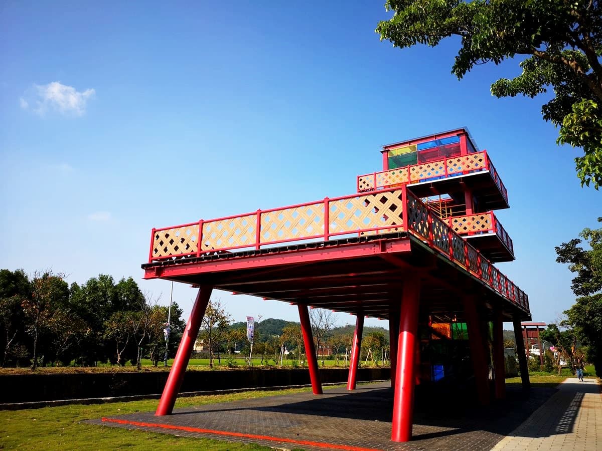神來也!苗栗「巨型土地公」地景現身稻田 有神快拜啊 神來也!苗栗「巨型土地公」地景現身稻田 有神快拜啊