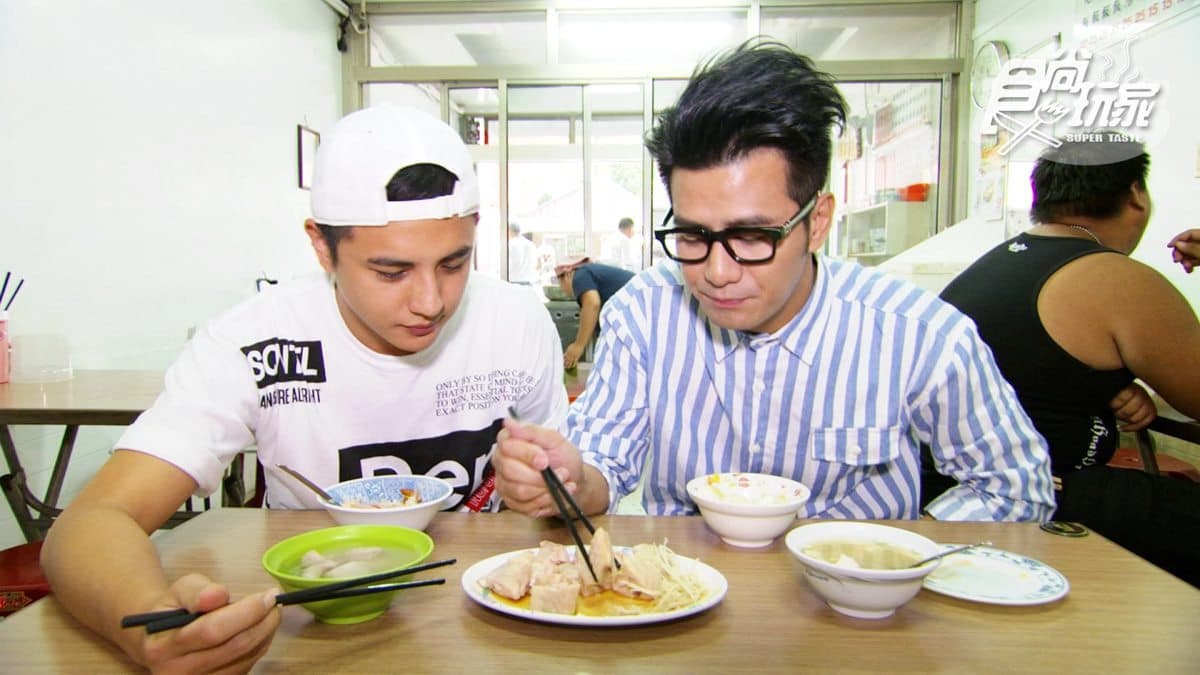 黃金「雞肉片飯」魔力無法擋!嘉義人狂推30年的在地家鄉味 黃金「雞肉片飯」魔力無法擋!嘉義人狂推30年的在地家鄉味