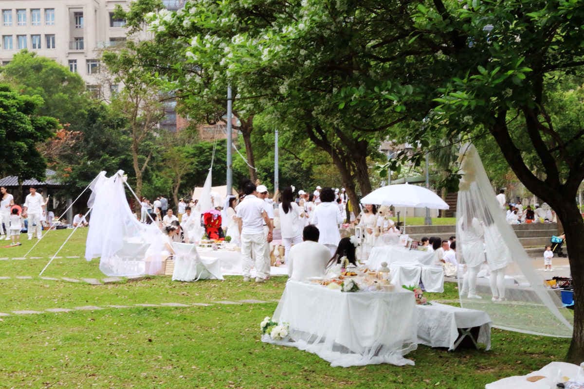「白色野餐」又來了!法國正式授權,地點「保密」,穿不夠白「請回」 「白色野餐」又來了!法國正式授權,地點「保密」,穿不夠白「請回」