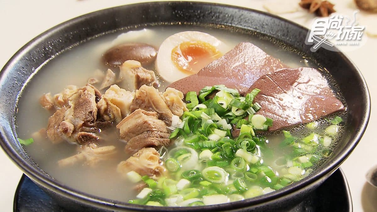 牛肉麵店超有哏!「麻辣鍋+牛肉麵」一碗雙享,各式港點銅板價 牛肉麵店超有哏!「麻辣鍋+牛肉麵」一碗雙享,各式港點銅板價